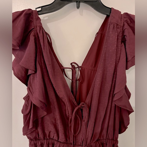 Madewell Jacquard Deep V Wine/Burgundy Flutter Sleeve Silky Romper - Picture 2 of 9